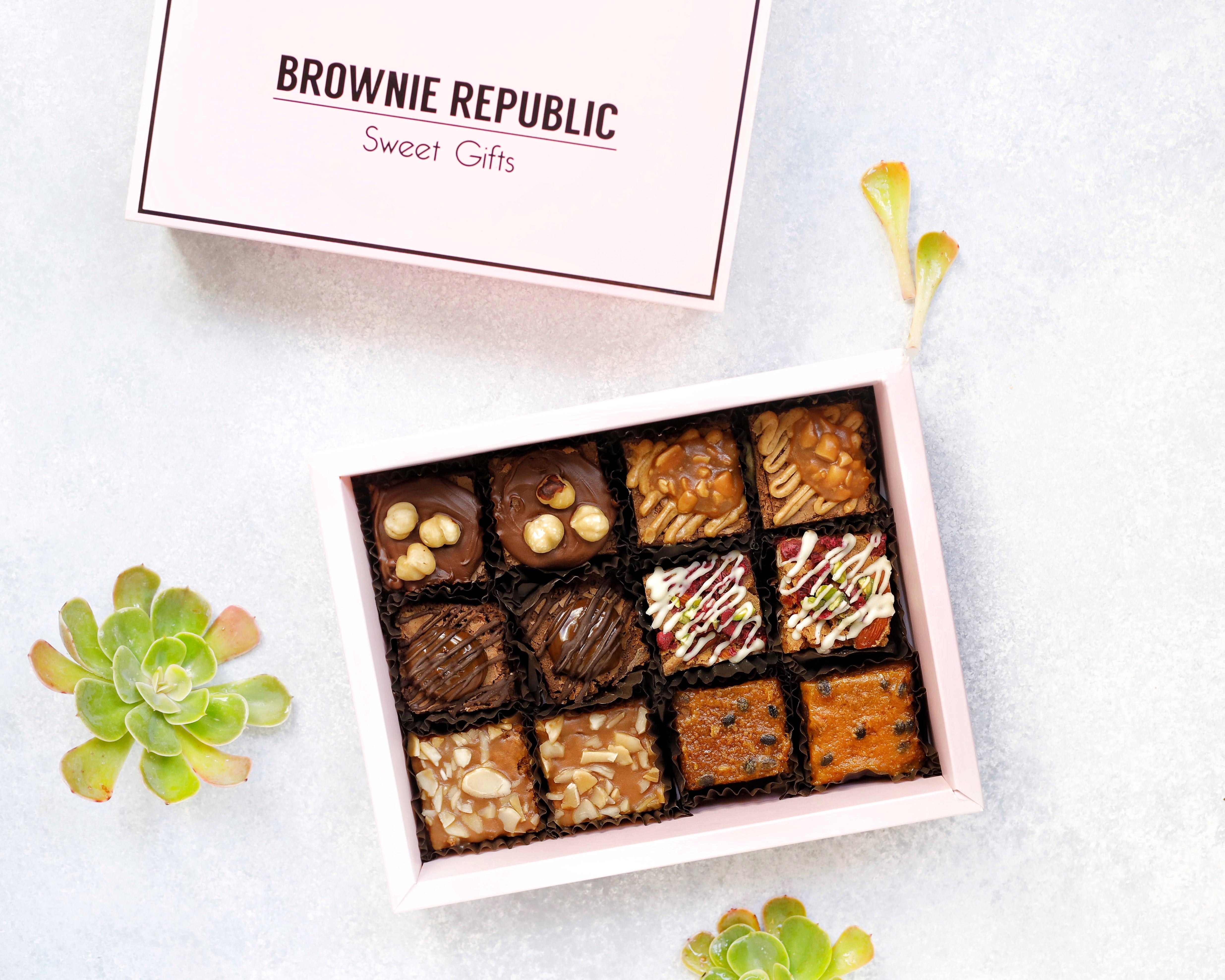 Black & White 12 Brownie Box